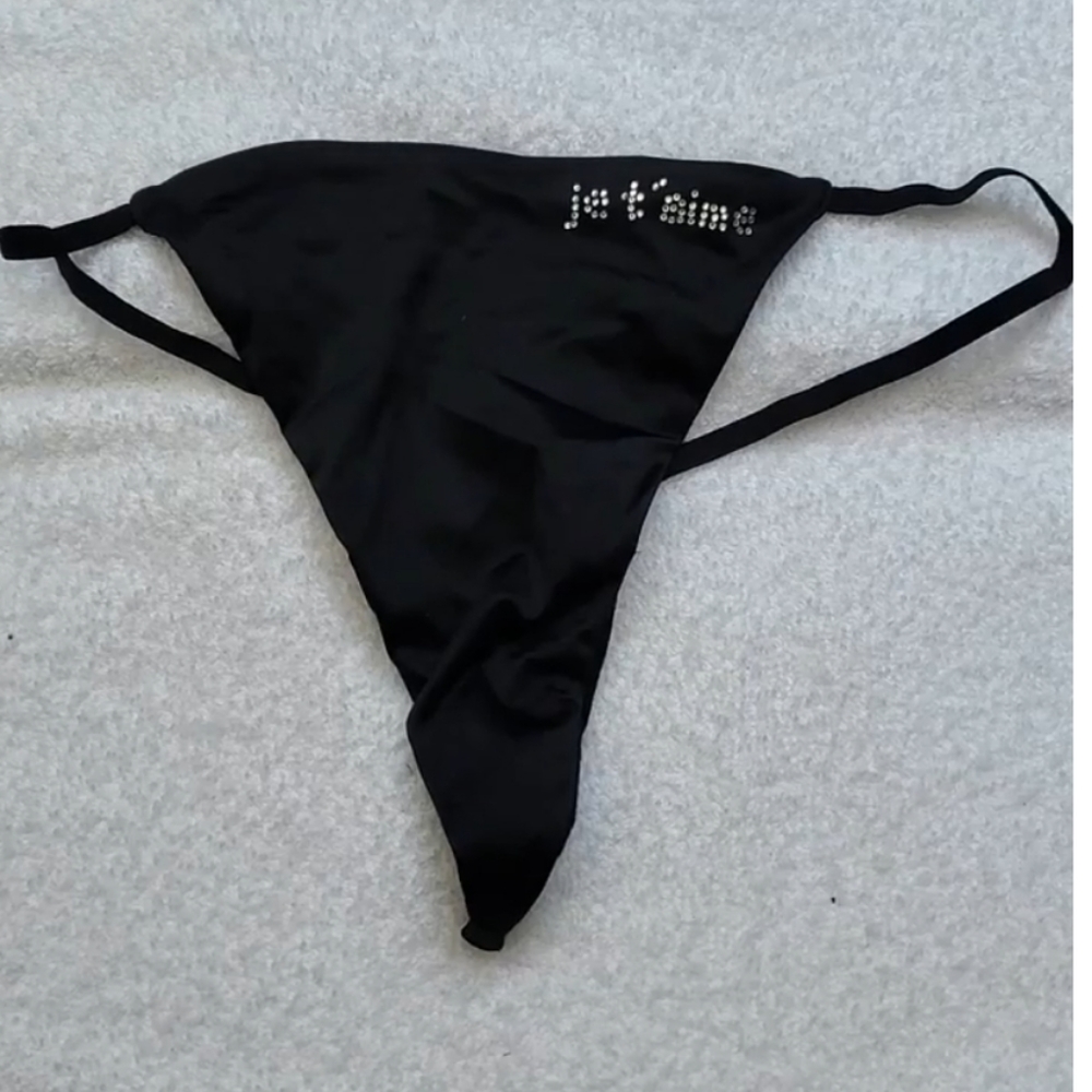 NWOT Victoria's Secret Strappy Black Thong Medium